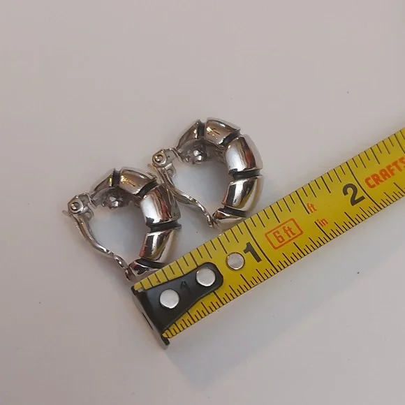 Vintage High Quality Segmented Silver Tone Huggie Clip On Earrings - Picture 6 of 6